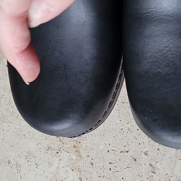 L.L.BEAN professional black leather slip in clogs. Size 9.0/9.5 - Picture 15 of 15